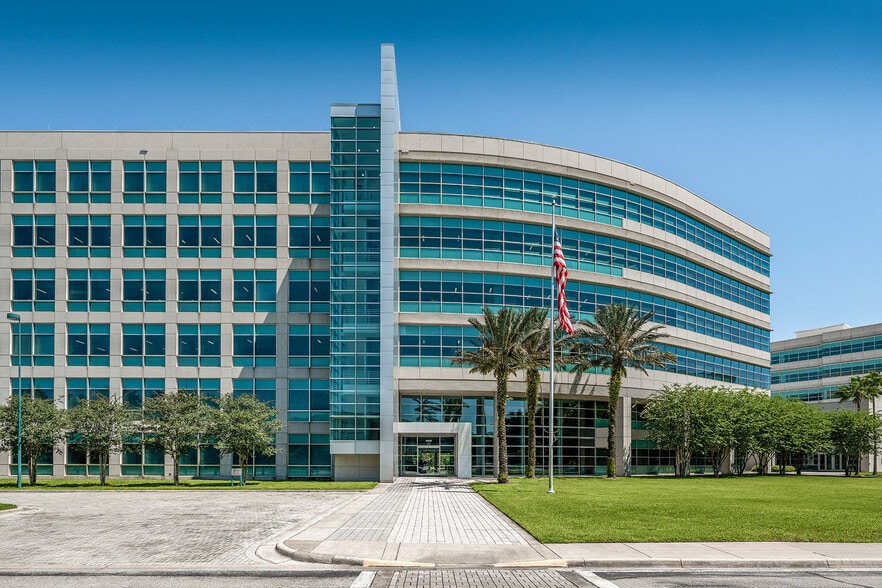More Photos Of 8125 Highwoods Palm Way, Tampa Office For Sale