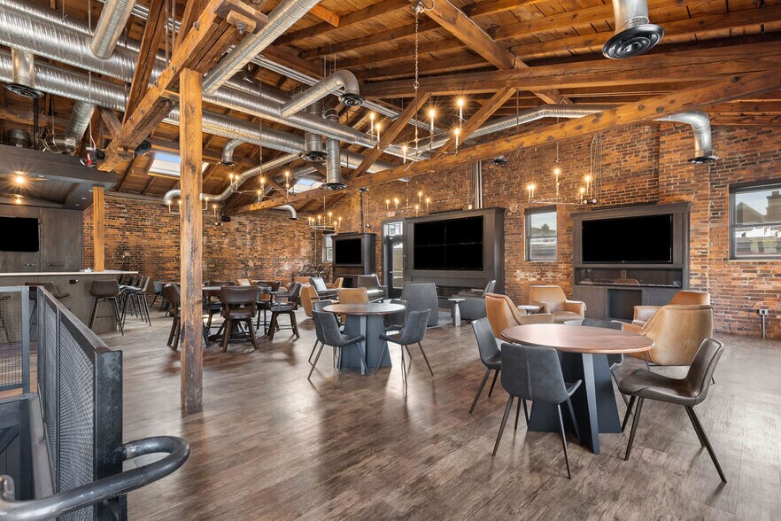 More Photos Of 17 E Brickel St, Columbus General Retail For Sale