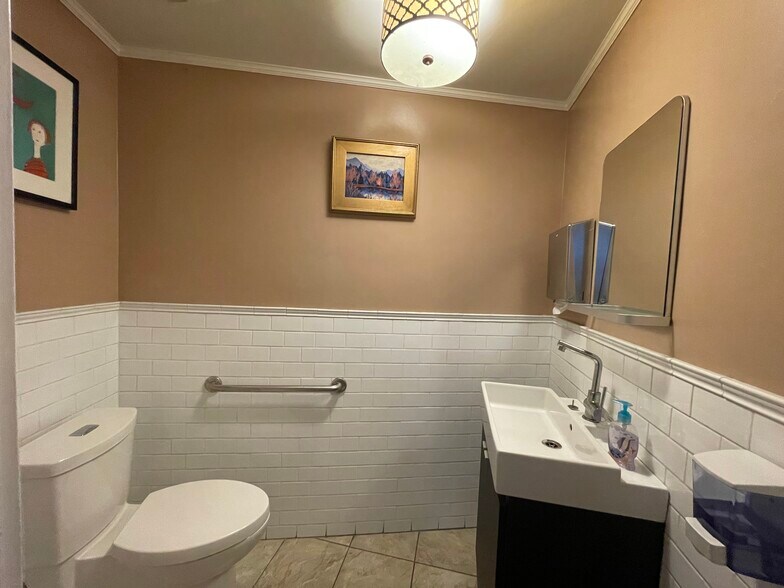 More Photos Of 10 Millwood St, Mill Valley Medical For Sale