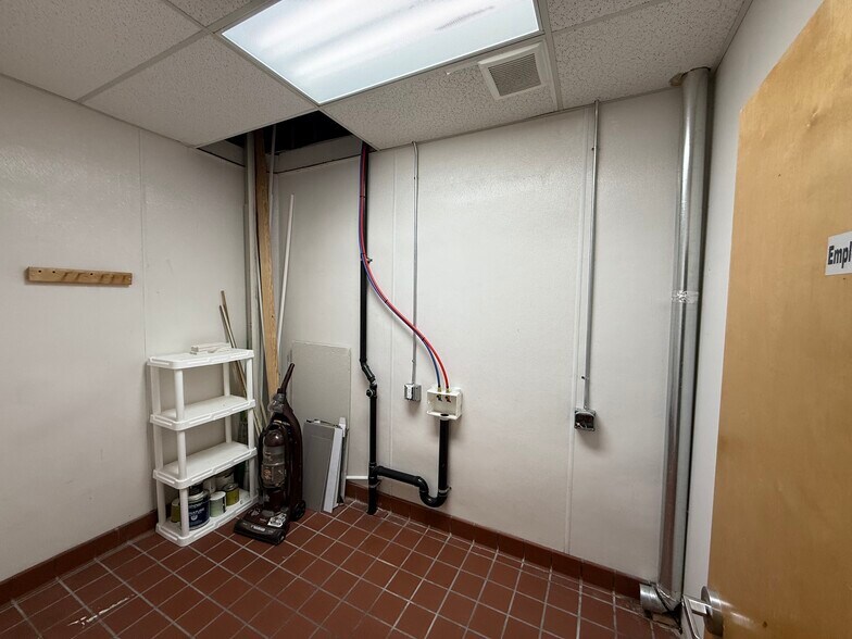 More Photos Of 920 Garland Ave, Spokane General Retail For Lease
