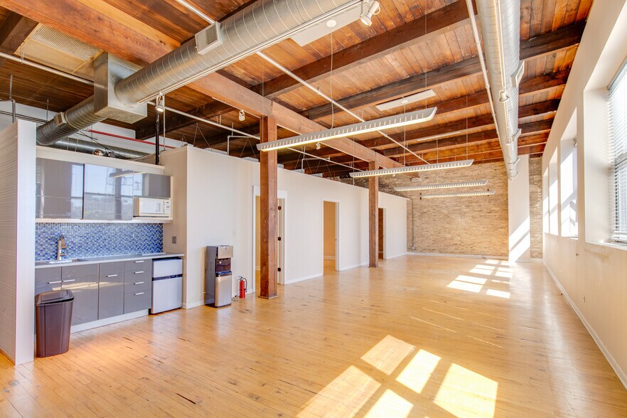 More Photos Of 1000 N Halsted St, Chicago Loft Creative Space For Lease