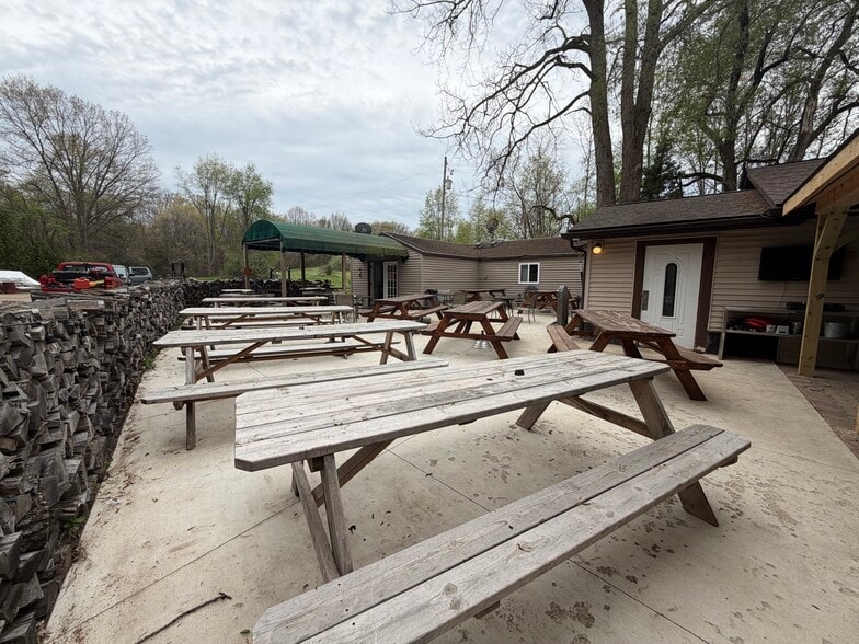 More Photos Of 12227-12229 Seymour Rd, Grass Lake Restaurant For Sale