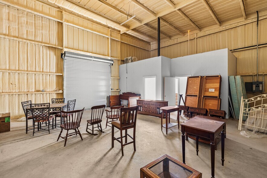 More Photos Of 6854 Old Lorena Rd, Lorena Coworking Space