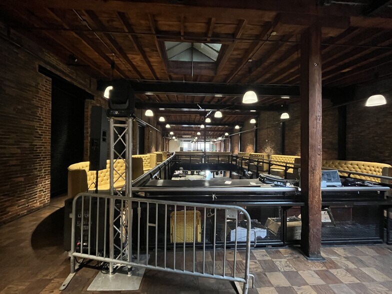 More Photos Of 316-318 Guilford Ave, Baltimore Bar For Sale