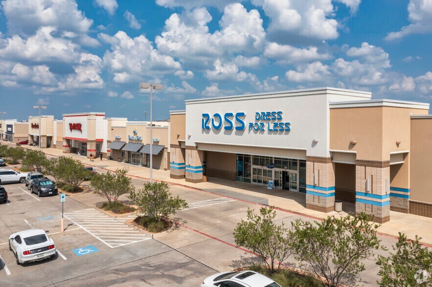 More Photos Of 8901-8917 Tehama Ridge Pky, Fort Worth General Retail For Lease