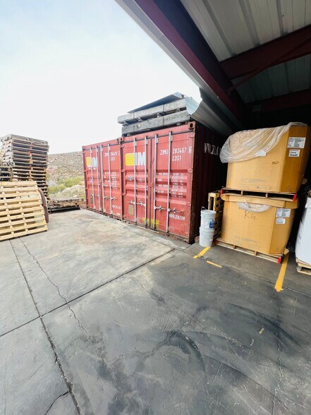 More Photos Of 590 N Main St, Leeds Manufacturing For Sale