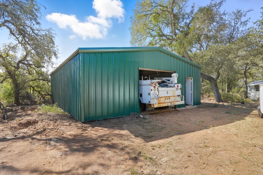 More Photos Of 201 Deer Springs Loop, Burnet Flex For Sale