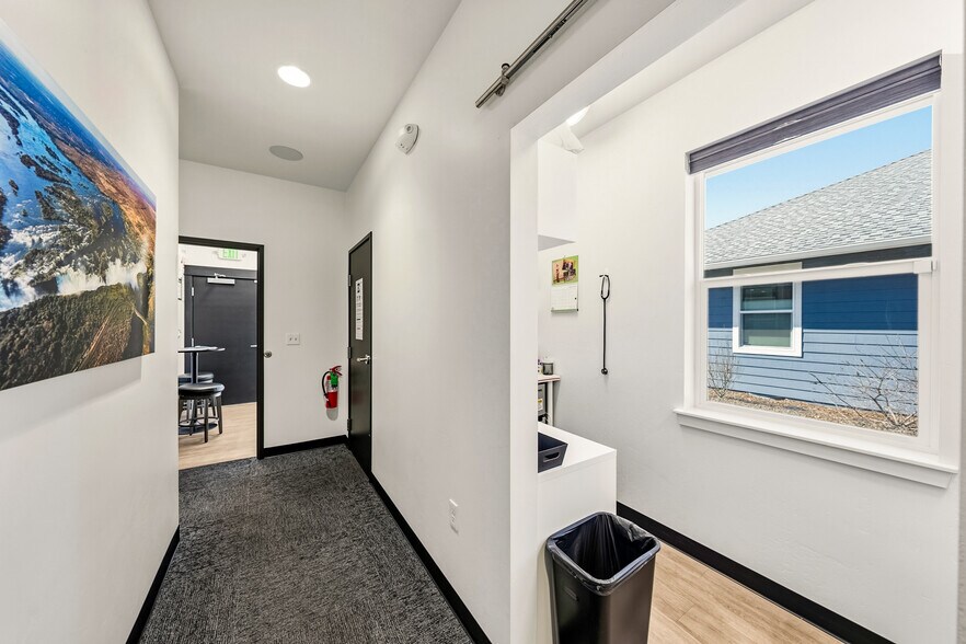 More Photos Of 296 S Pacific Hwy, Talent Medical For Sale