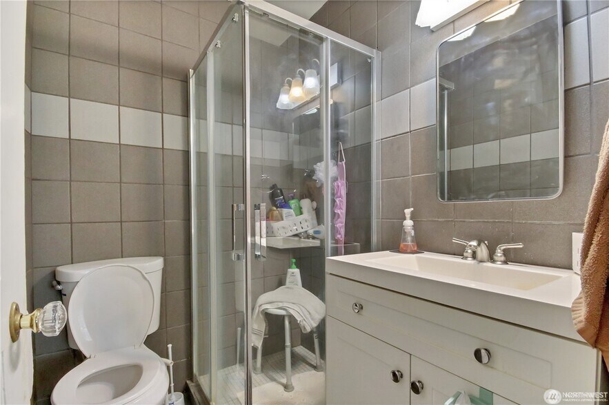 More Photos Of 506 1st St SW, Auburn Apartments For Sale