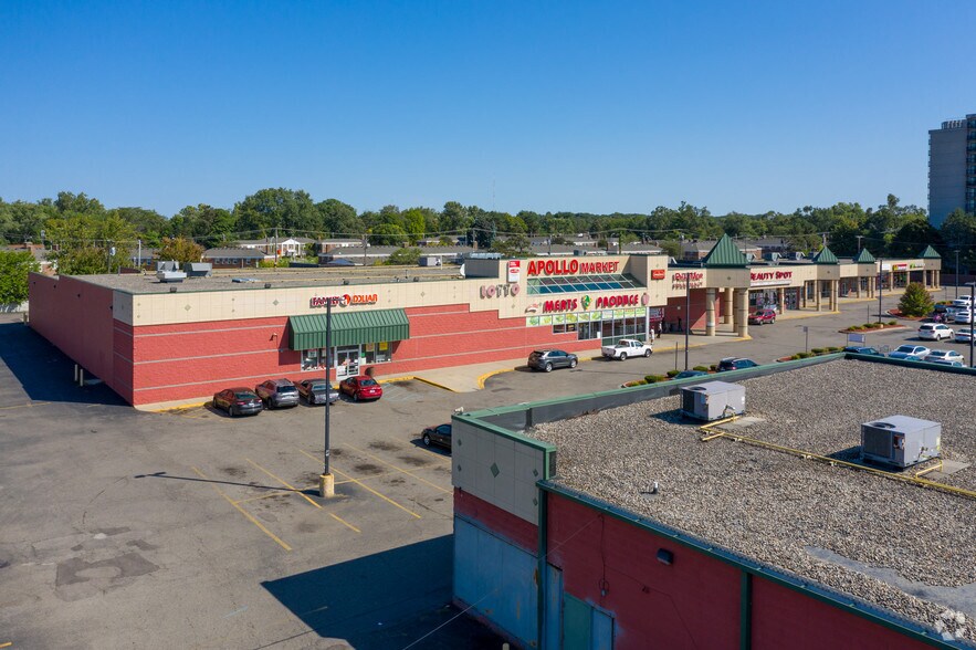 More Photos Of 20200-20266 W 7 Mile Rd, Detroit Freestanding For Lease