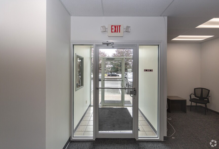 More Photos Of 9150 Harrison Park Ct, Indianapolis Light Distribution For Lease