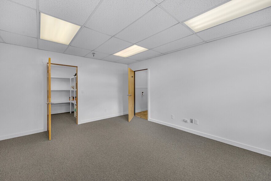 More Photos Of 56835 Venture Ln, Sunriver Office Residential For Lease