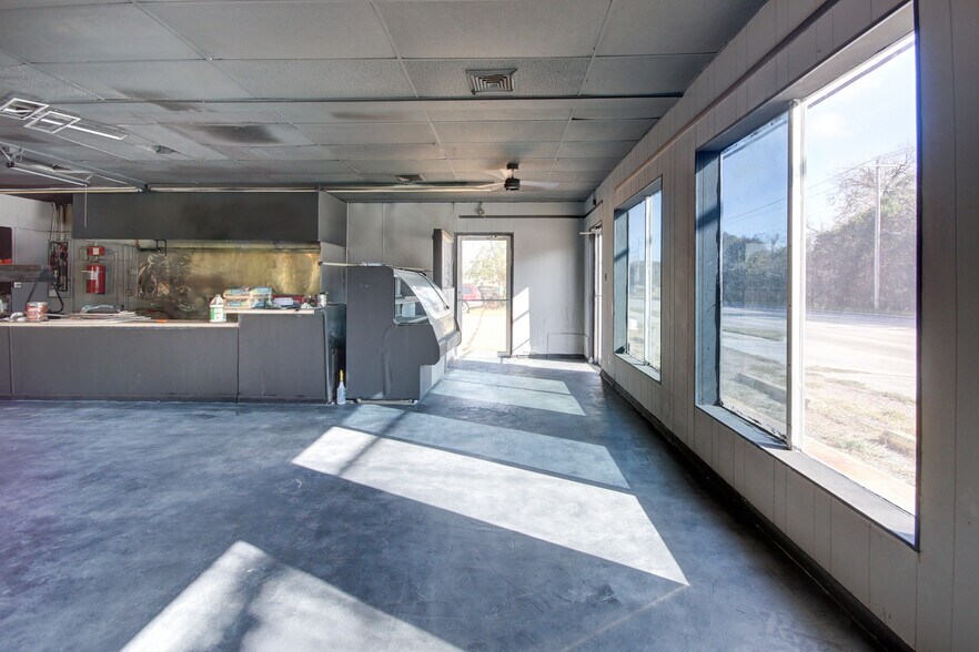 More Photos Of 1916 Cedar Dr, La Marque Restaurant For Lease