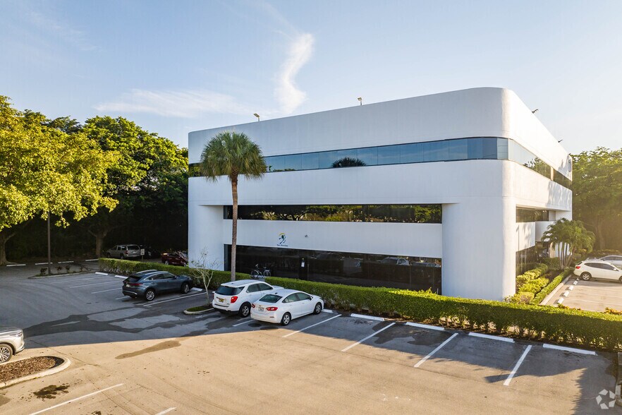 More Photos Of 3275 W Hillsboro Blvd, Deerfield Beach Office For Lease