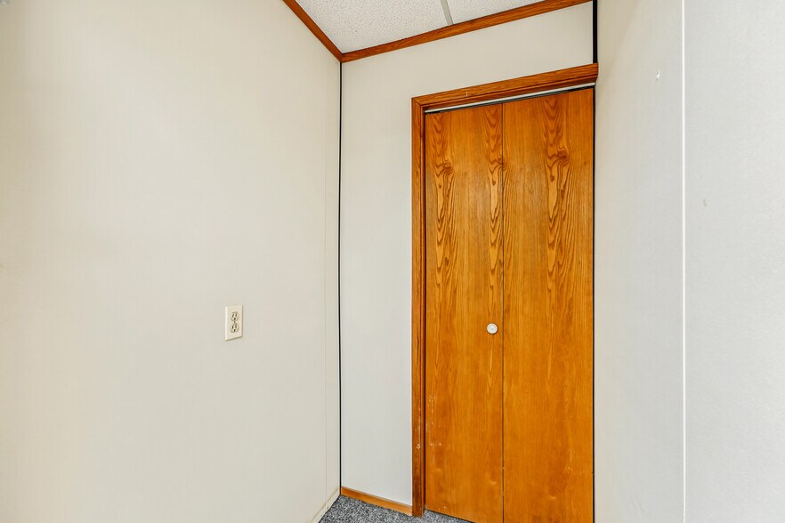 More Photos Of 2219 Packard St, Ann Arbor Office For Sale