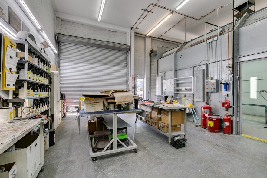 More Photos Of 3850 Pioneer Ave, Las Vegas Showroom For Sale