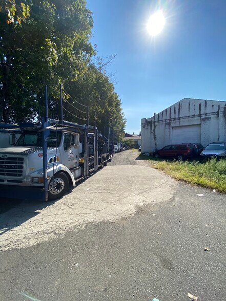 More Photos Of 803-815 E 27th St, Paterson Warehouse For Lease