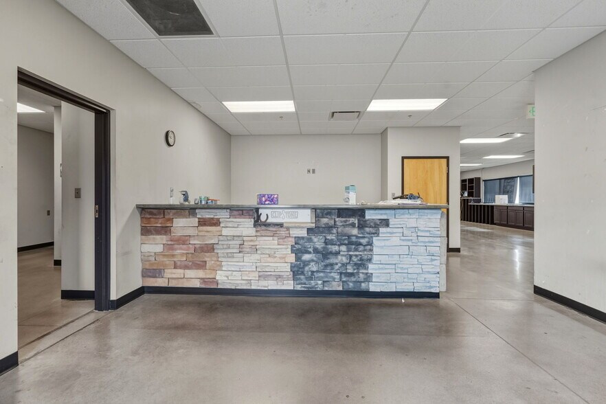 More Photos Of 3370 Drennan Industrial Loop S, Colorado Springs Flex For Sale