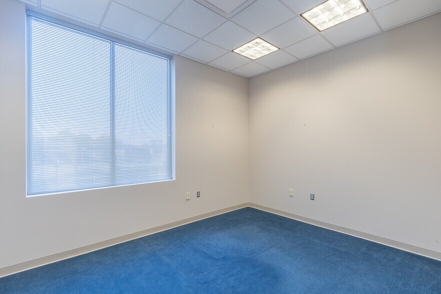 More Photos Of 129 N Main St, Anderson Office For Lease
