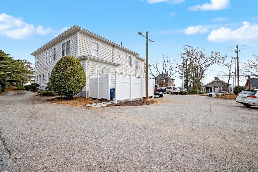 More Photos Of 228 E Poplar St, Griffin Office For Lease