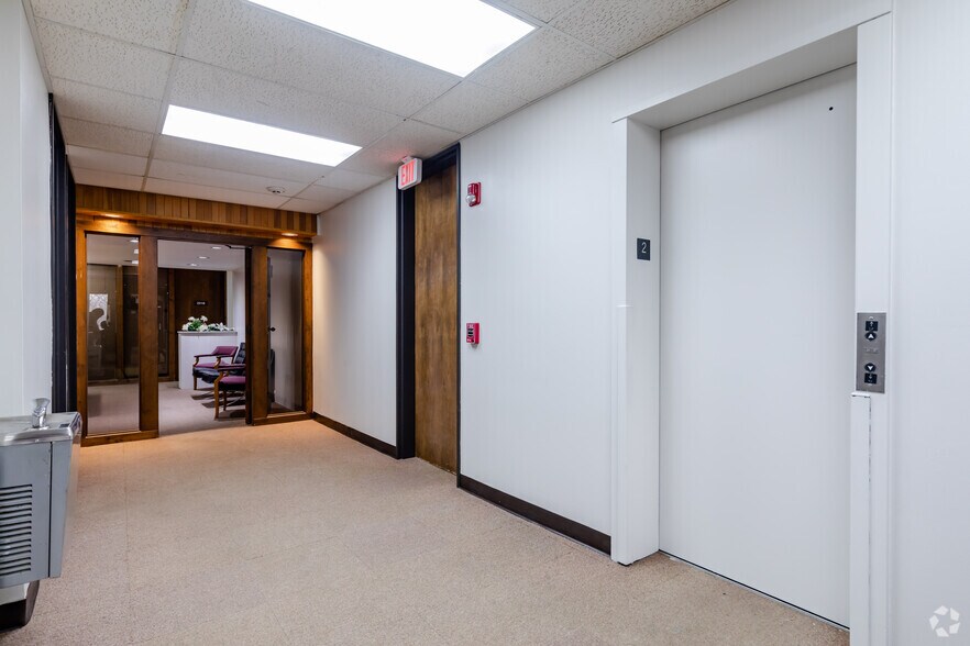 More Photos Of 20280 Governors Dr, Olympia Fields Unknown For Lease