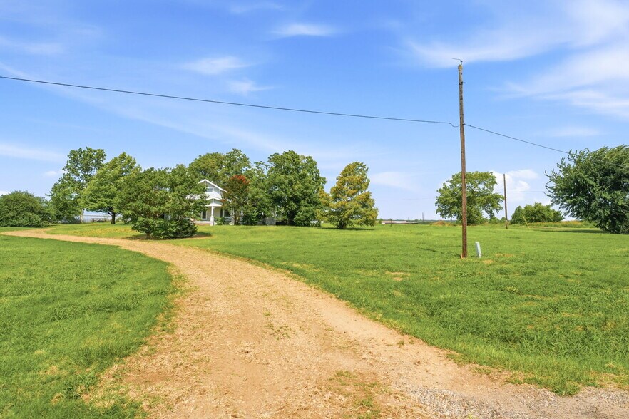 More Photos Of 1421 Airport Rd, Sulphur Springs Land For Sale