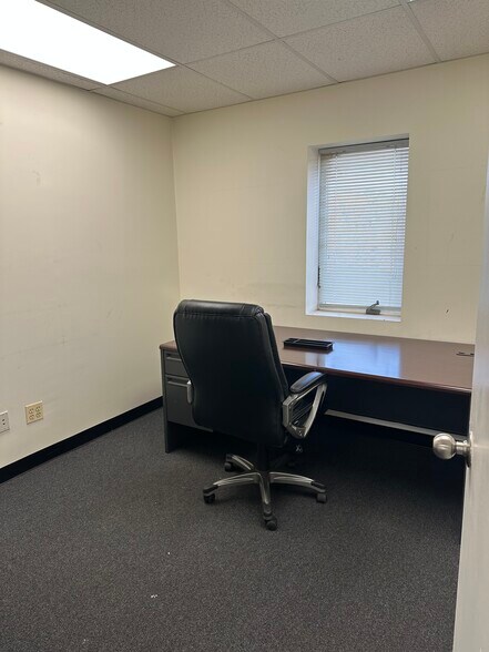 More Photos Of 2811 Old Lee Hwy, Merrifield Service For Lease