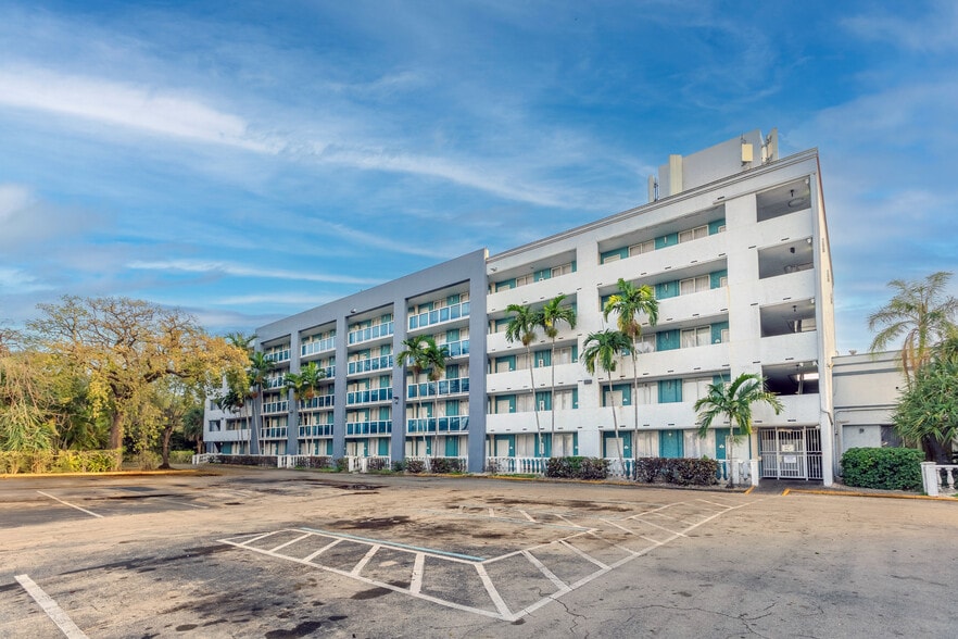 More Photos Of 4900 Powerline Rd, Fort Lauderdale Hotel For Sale
