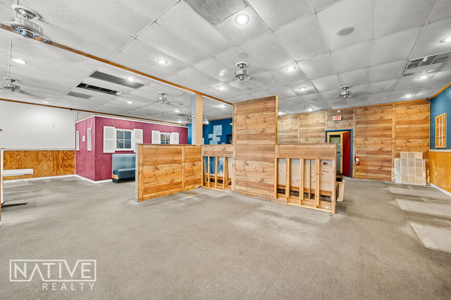 More Photos Of 36520 Pure Water Way, Zephyrhills General Retail For Lease