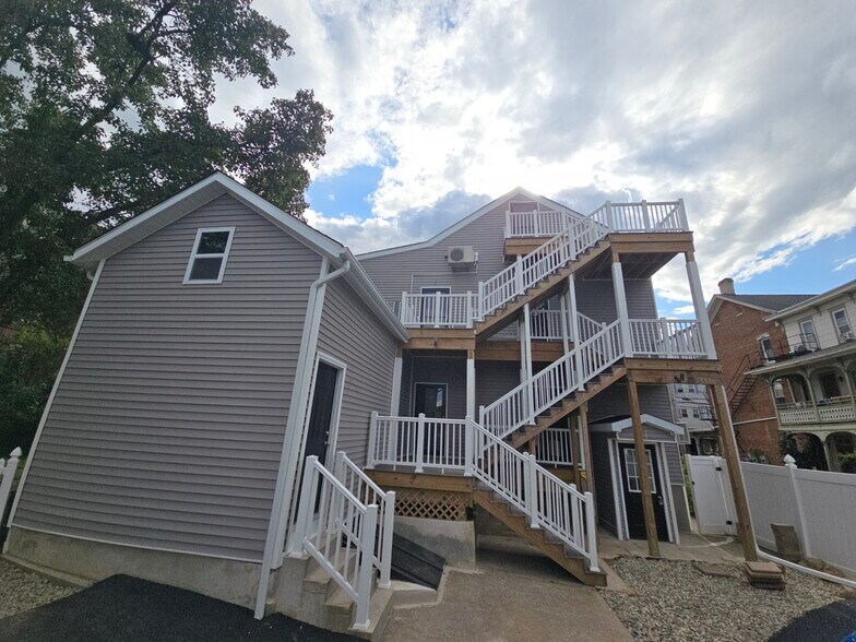 More Photos Of 121 S Main St, Alburtis Apartments For Lease