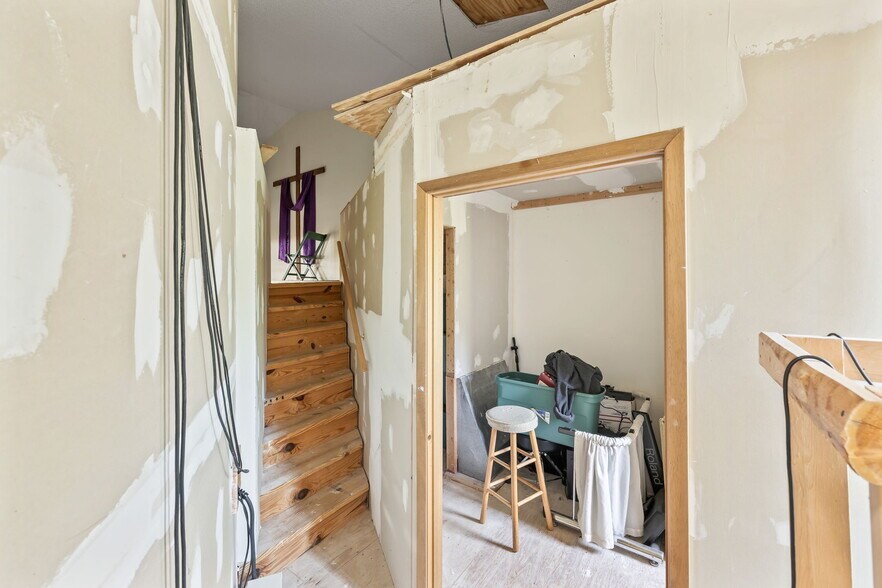 More Photos Of 832 Allardt Hwy, Jamestown Showroom For Sale