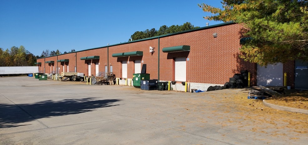 More Photos Of 3100-3150 Engineering Pky, Alpharetta Distribution For Lease