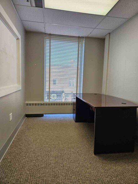 More Photos Of 100-140 Riverview Ctr, Middletown Office For Lease