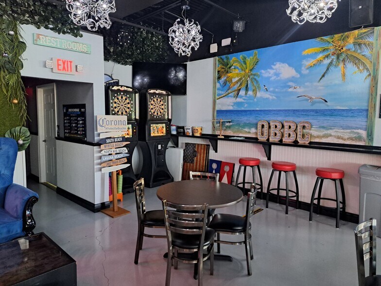 More Photos Of 1764-1868 NE Jensen Beach Blvd, Jensen Beach Bar For Lease