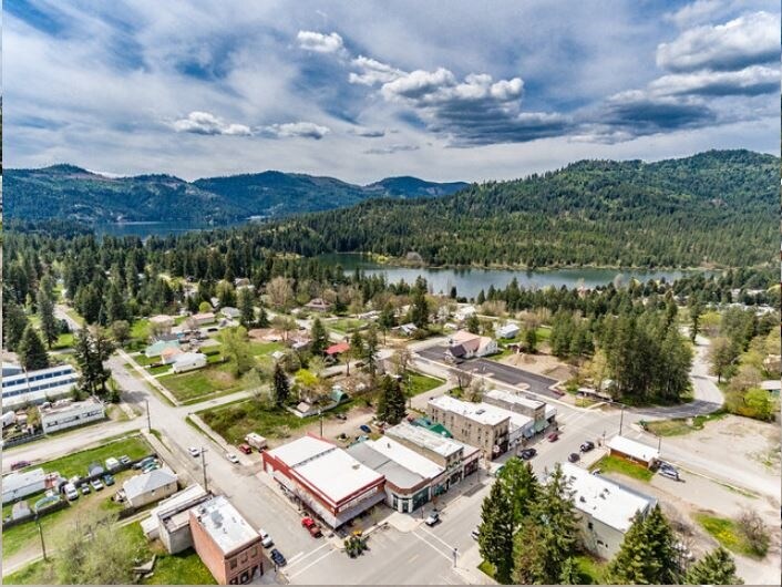 More Photos Of 6210 W Maine St, Spirit Lake Freestanding For Sale