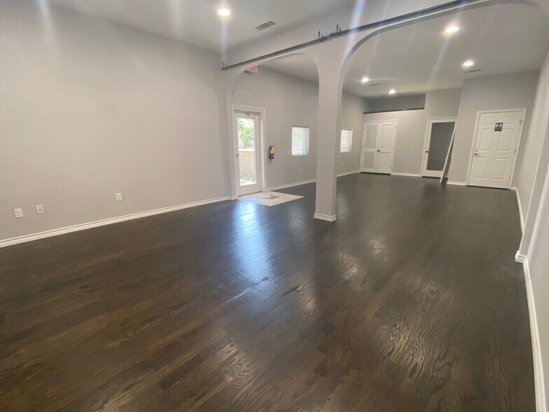 More Photos Of 1001 Glade Rd, Colleyville Medical For Lease