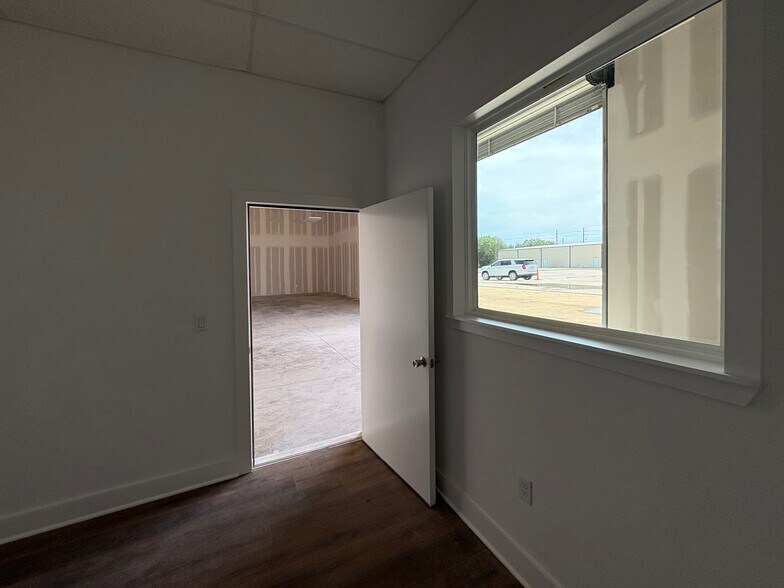 More Photos Of 18700 Becker Rd, Hockley Unknown For Lease