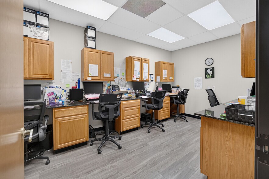 More Photos Of 817 W Jefferson Blvd, Dallas Flex For Sale