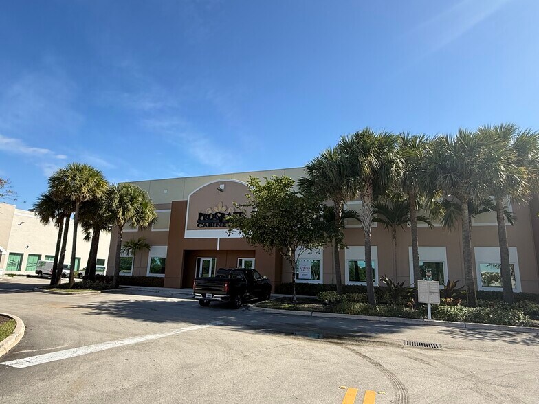 More Photos Of 1850 S Powerline Rd, Deerfield Beach Warehouse For Lease