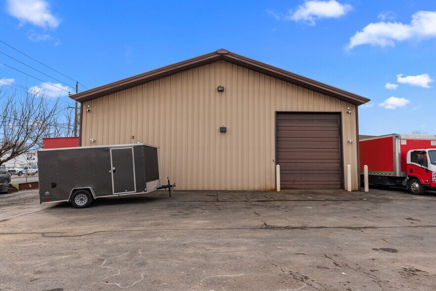 More Photos Of 7011 Beaver Dam Rd, Levittown Industrial For Sale