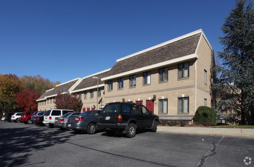 More Photos Of 931-947 Russell Ave, Gaithersburg Medical For Lease