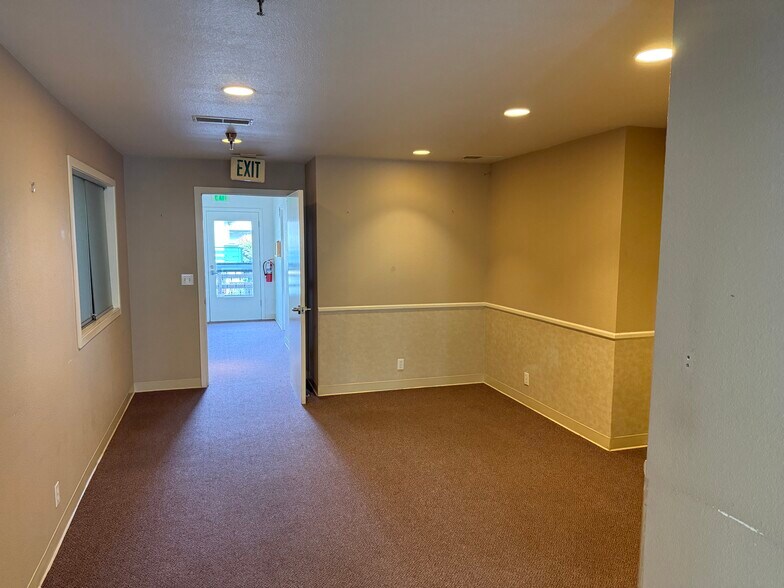 More Photos Of 910 Major Sherman Ln, Monterey Medical For Lease