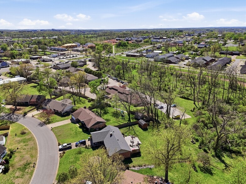 More Photos Of 6 Halsted Cir, Rogers Office For Lease
