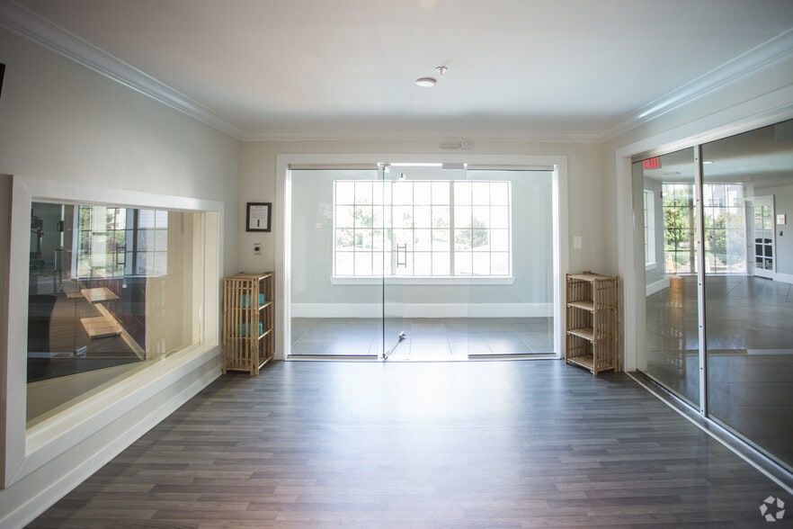 More Photos Of Mooreview Pky @ Loudoun County Pky, Ashburn Unknown For Lease