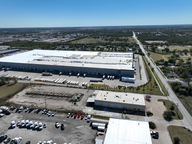 More Photos Of 4901 Parker Henderson Rd, Fort Worth Warehouse For Lease
