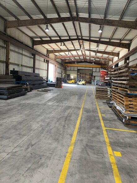 More Photos Of 203 Blue Bell Rd, Houston Warehouse For Lease