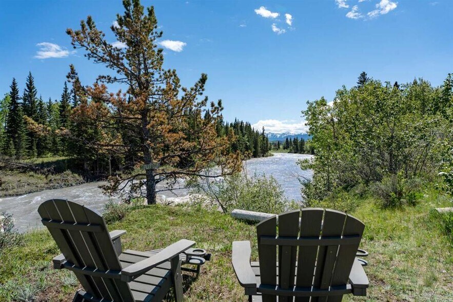 More Photos Of 288139 658 Av W, Longview Hotel For Sale