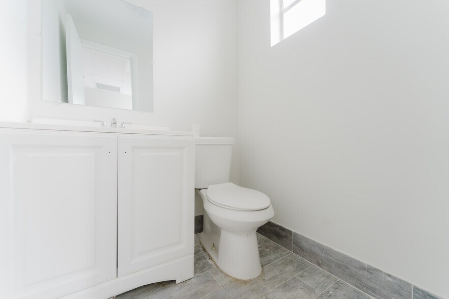 More Photos Of 315-353 SW 27th Ave, Fort Lauderdale Unknown For Lease