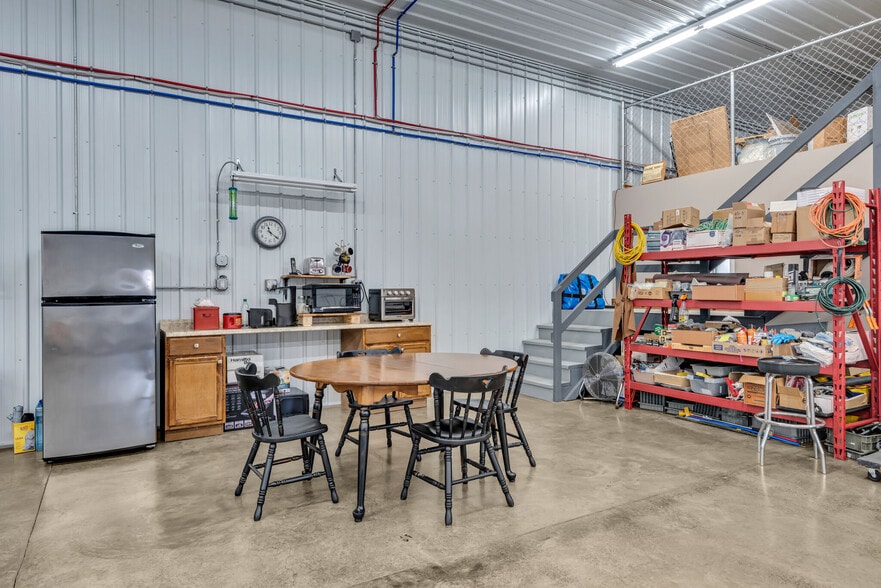 More Photos Of 1052 Debolt Ln, Centerville Manufacturing For Sale