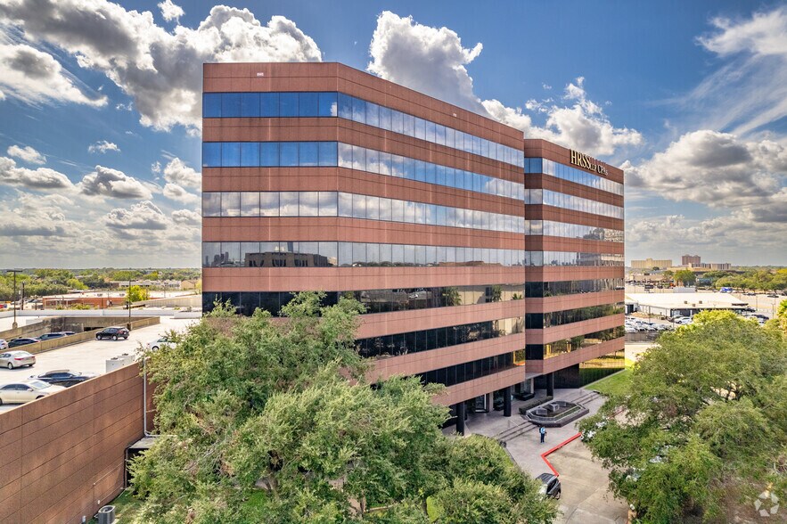 More Photos Of 6671 Southwest Fwy, Houston Office For Lease